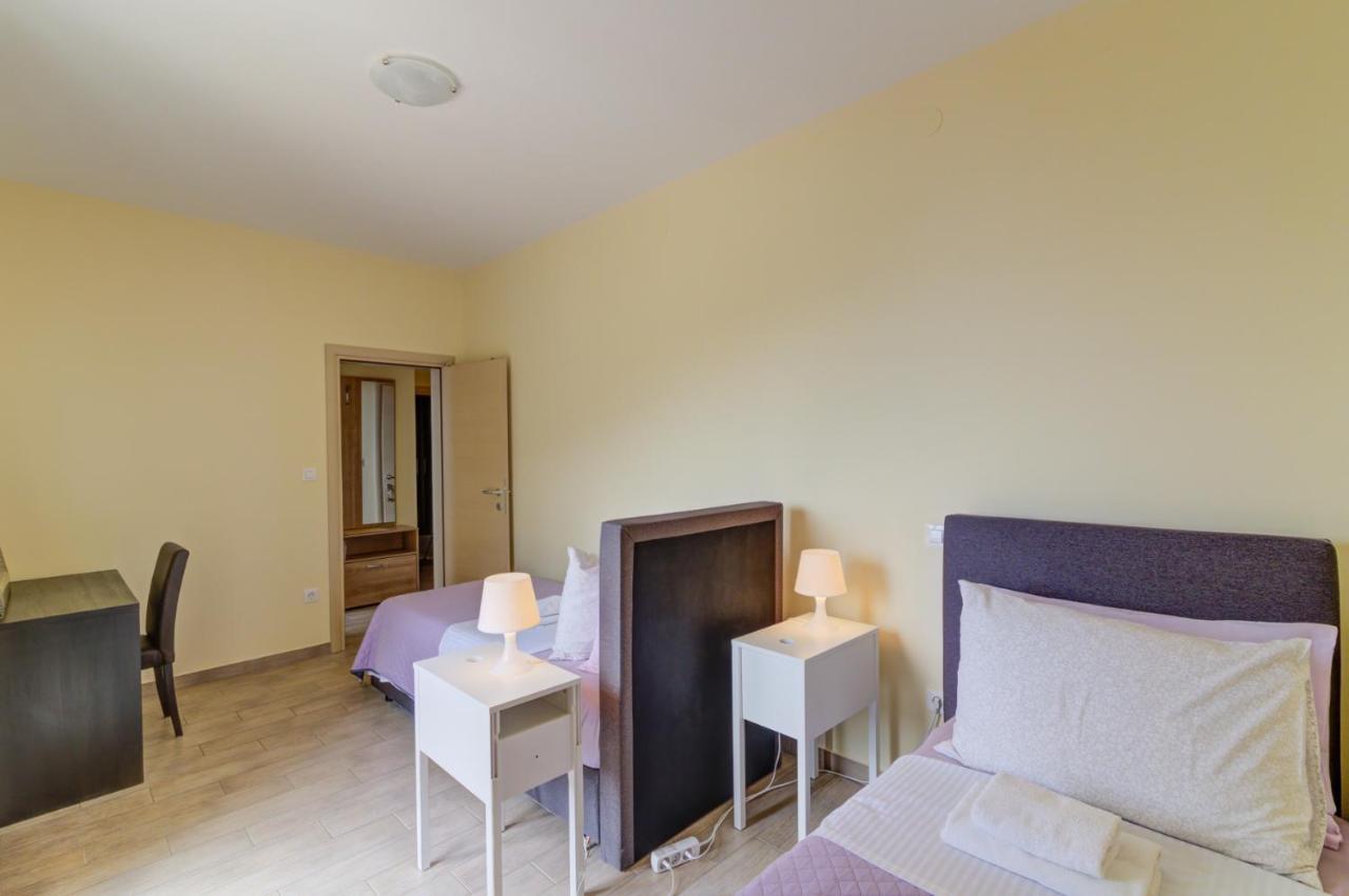סווטי יוראי Villa Mia מראה חיצוני תמונה